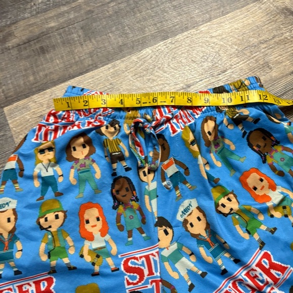 Stranger Things Sleep Shorts Mens Small Multicolor All Over Graphic - Picture 2 of 2